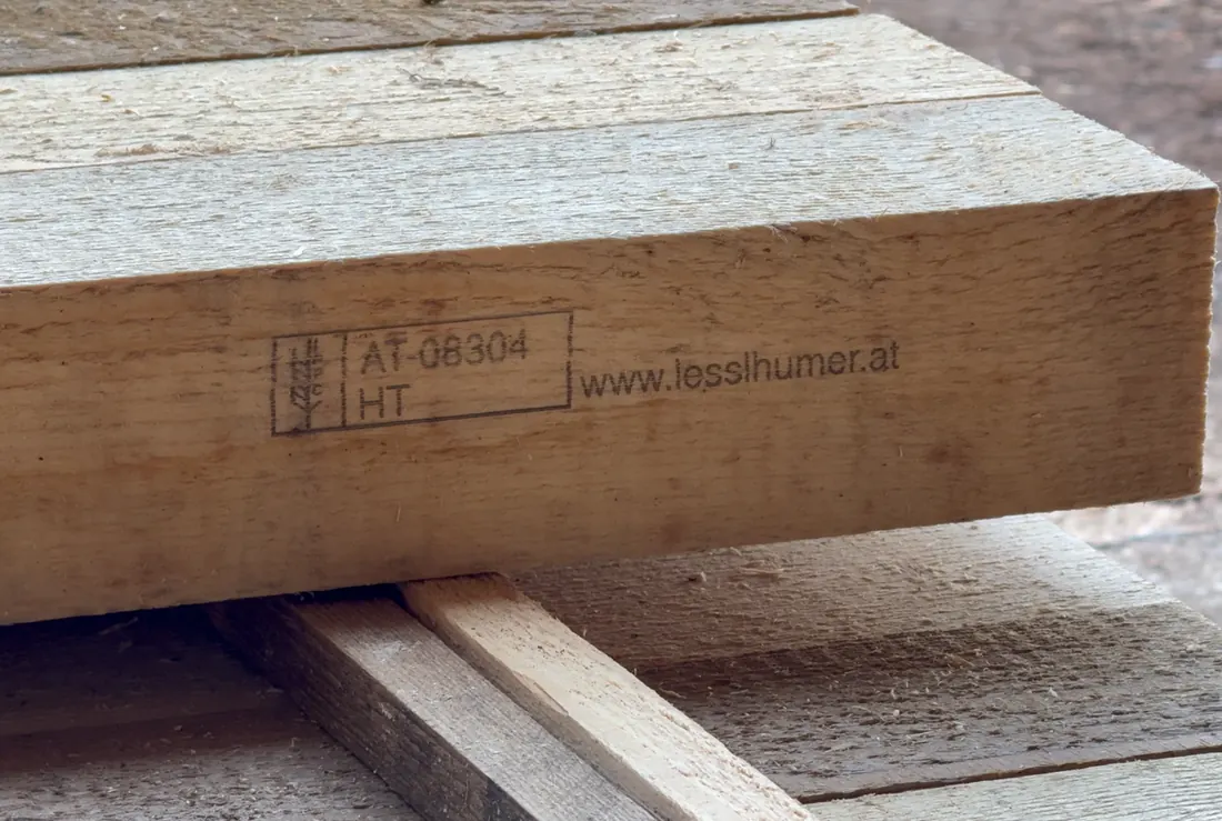 Holzverpackung mit Kennzeichnung